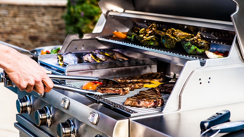 Saber patented cooking system for superior grilling with even heat and no flare-ups.